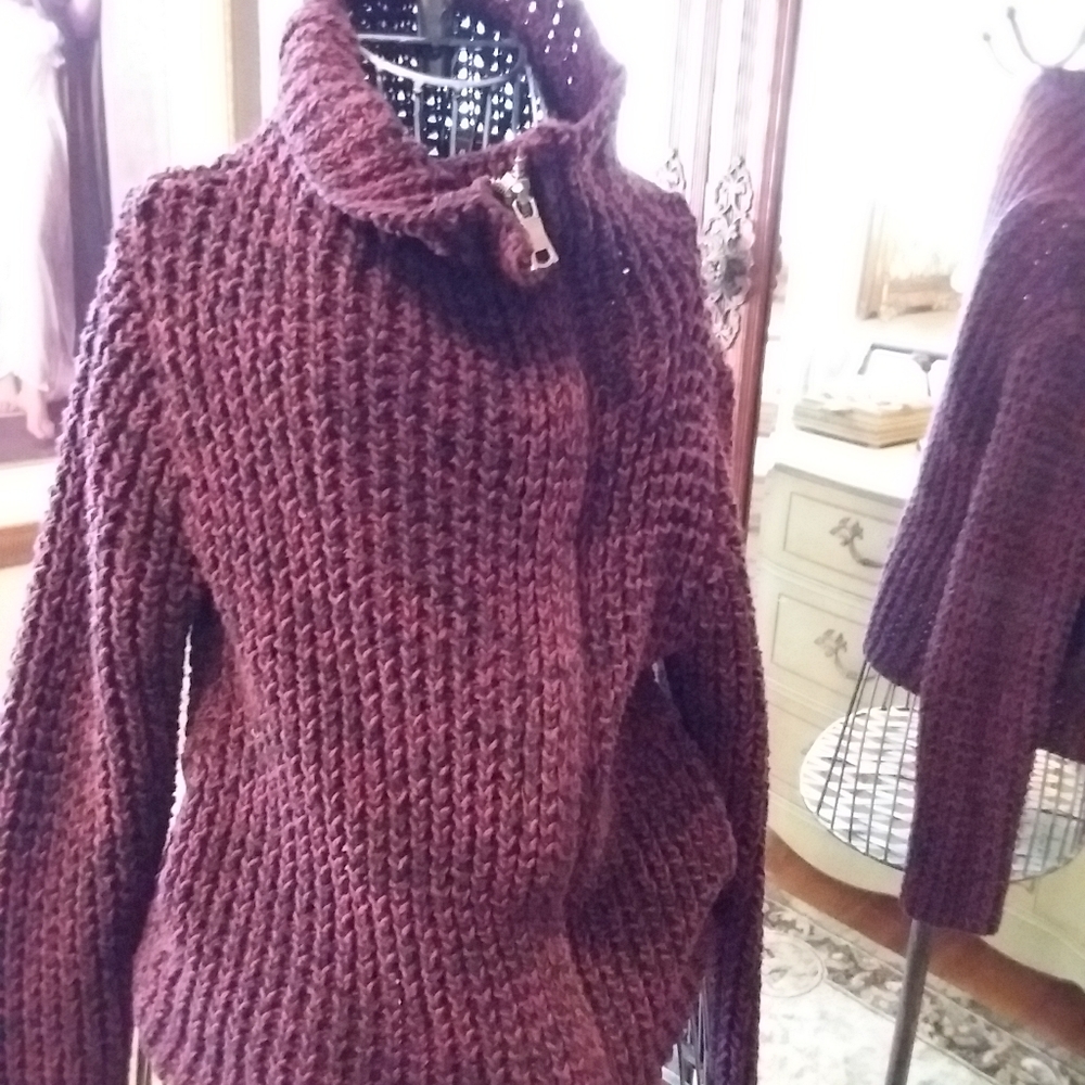 SOLD!! 100% Cotton Gap sweater